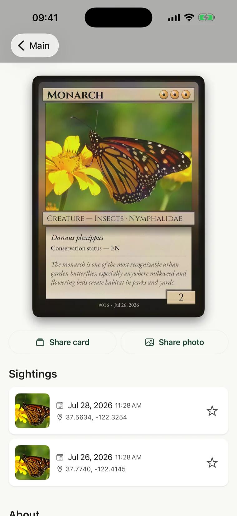 Una mariposa monarca representada como carta coleccionable en RealDex, con el nombre binomial Danaus plexippus y estado de conservación En Peligro.